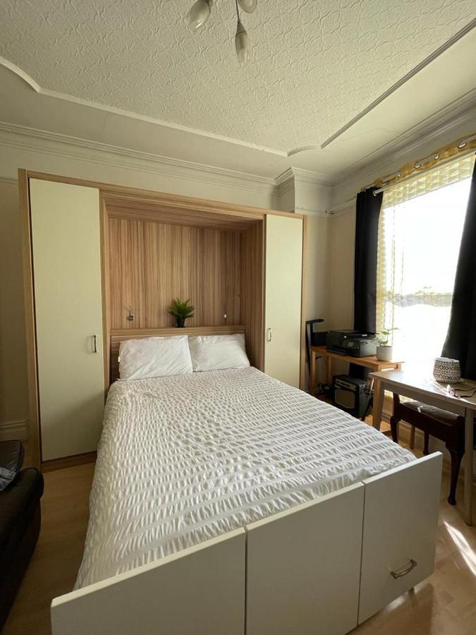 Room In Family Home Near Penny Lane Liverpool Zewnętrze zdjęcie