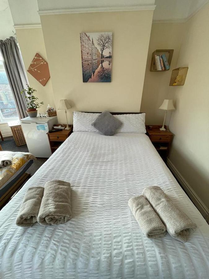 Room In Family Home Near Penny Lane Liverpool Zewnętrze zdjęcie