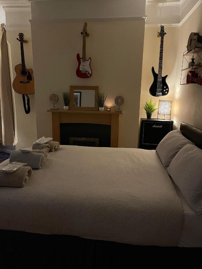 Room In Family Home Near Penny Lane Liverpool Zewnętrze zdjęcie