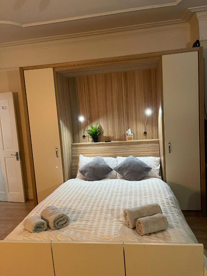 Room In Family Home Near Penny Lane Liverpool Zewnętrze zdjęcie
